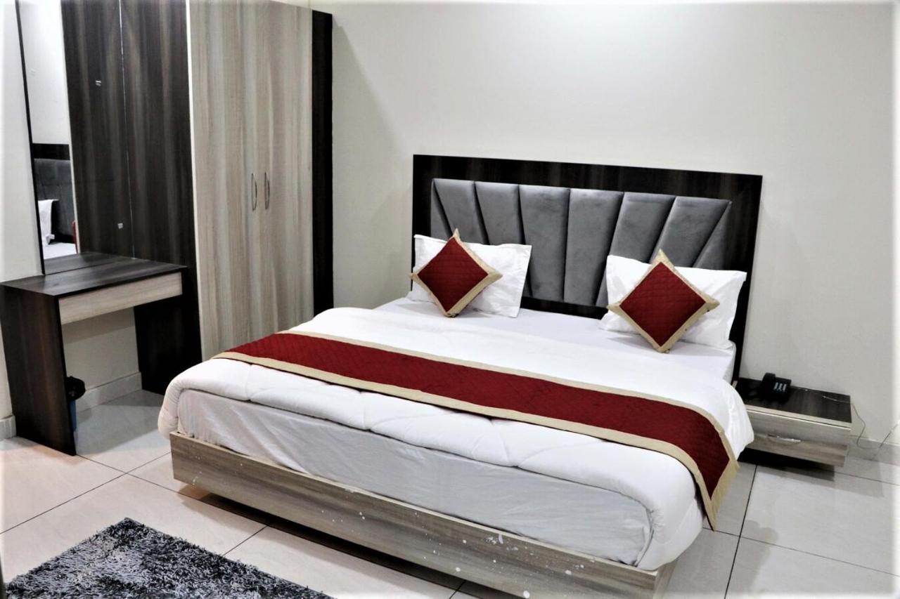 Hotel Blue Pine Haridwar Ngoại thất bức ảnh