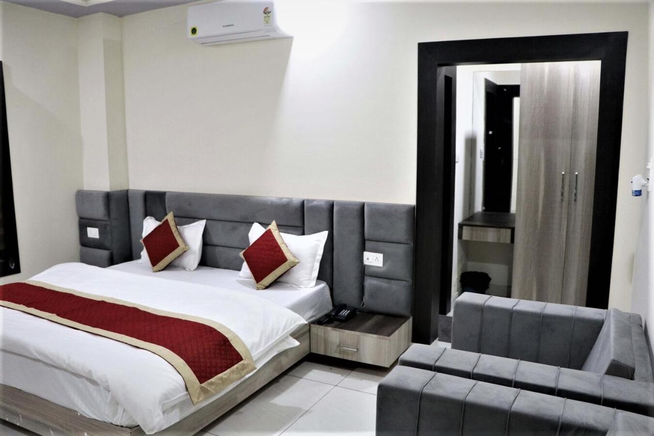 Hotel Blue Pine Haridwar Ngoại thất bức ảnh