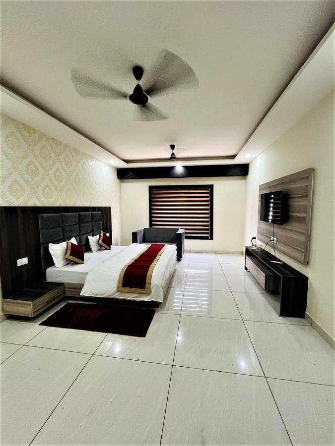 Hotel Blue Pine Haridwar Ngoại thất bức ảnh