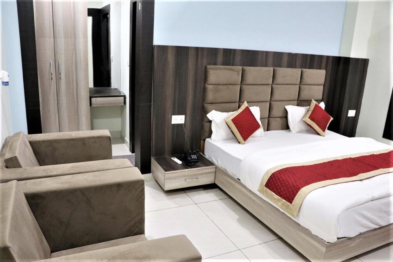 Hotel Blue Pine Haridwar Ngoại thất bức ảnh