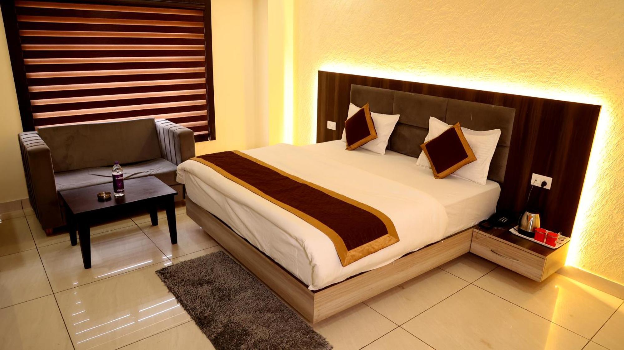 Hotel Blue Pine Haridwar Ngoại thất bức ảnh