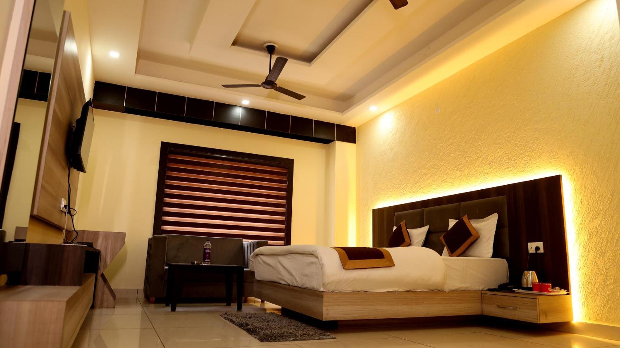 Hotel Blue Pine Haridwar Ngoại thất bức ảnh