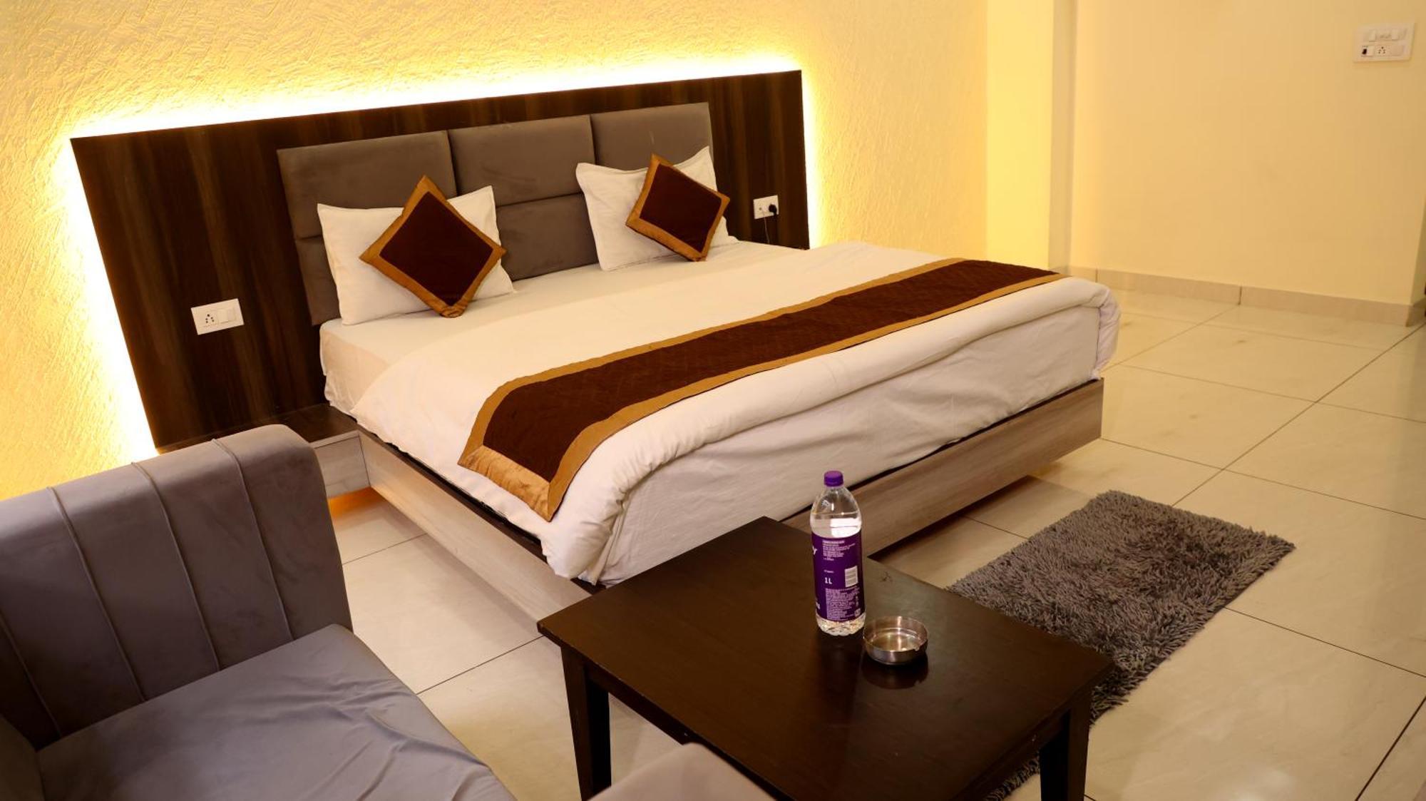 Hotel Blue Pine Haridwar Ngoại thất bức ảnh