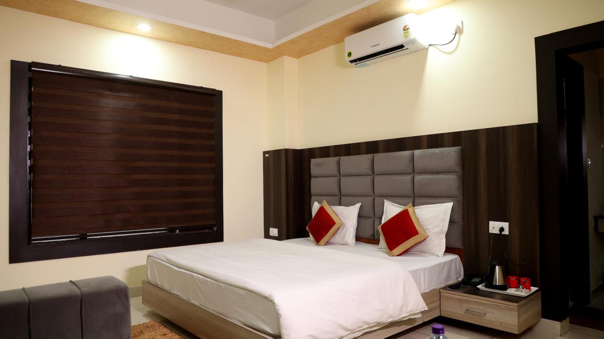 Hotel Blue Pine Haridwar Ngoại thất bức ảnh
