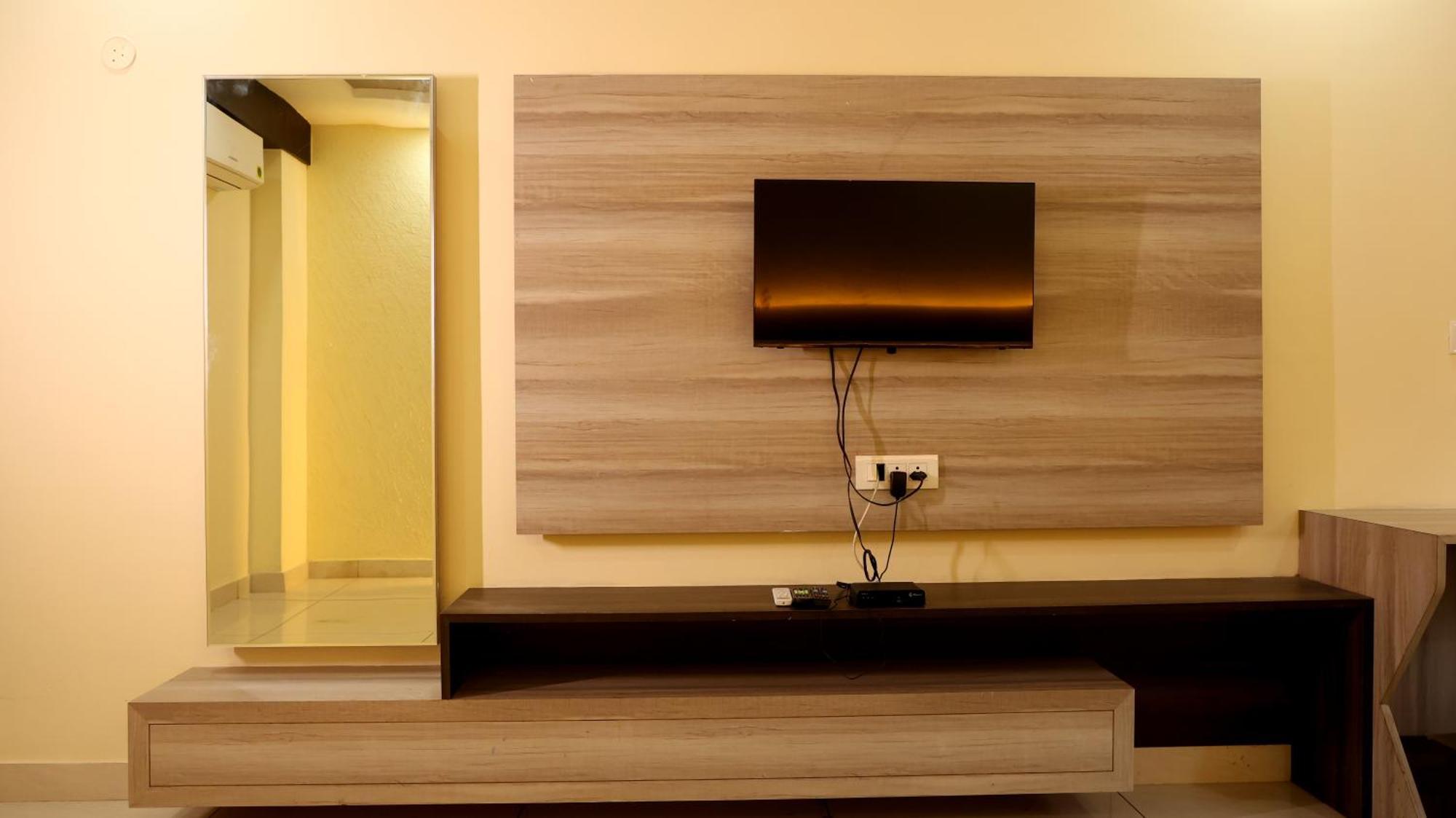 Hotel Blue Pine Haridwar Ngoại thất bức ảnh