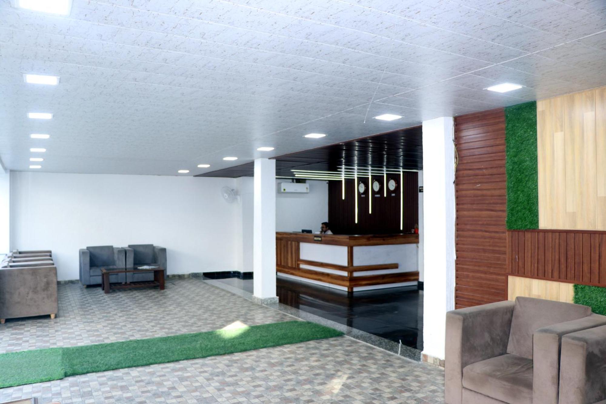 Hotel Blue Pine Haridwar Ngoại thất bức ảnh